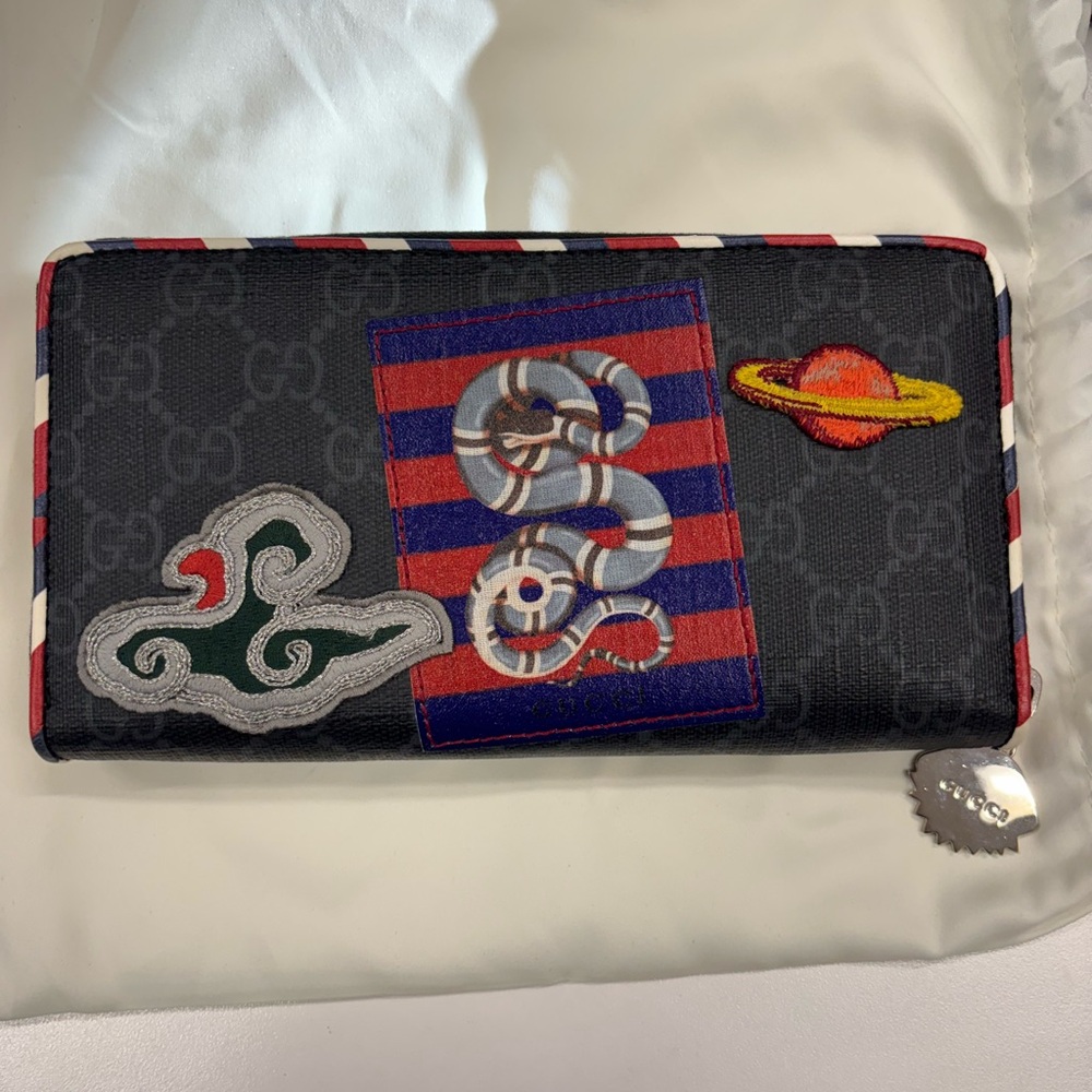 NWOT Gucci Black Wallet with Colorful Patch - Picture 2 of 6